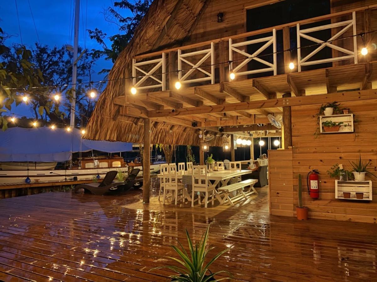 Boatique Hotel And Marina Rio Dulce Bagian luar foto