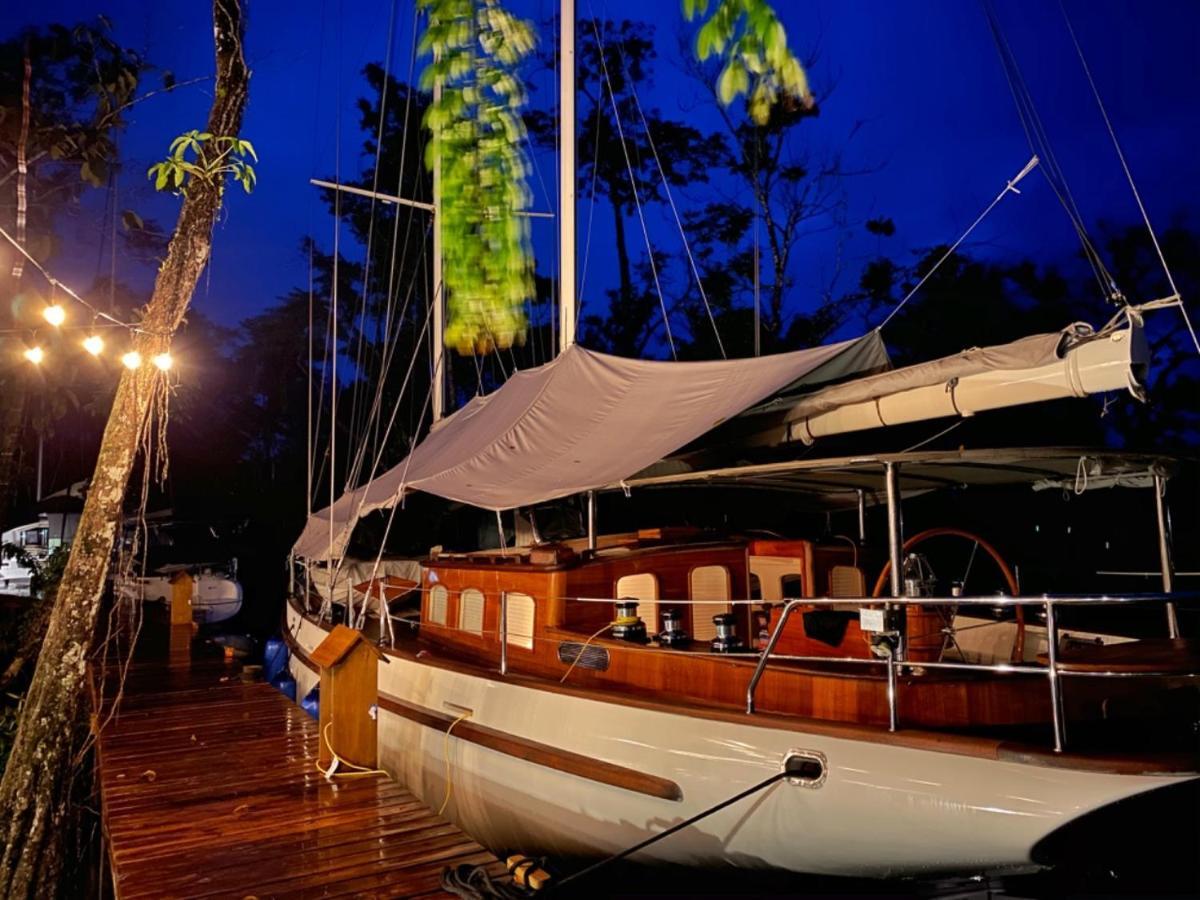 Boatique Hotel And Marina Rio Dulce Bagian luar foto